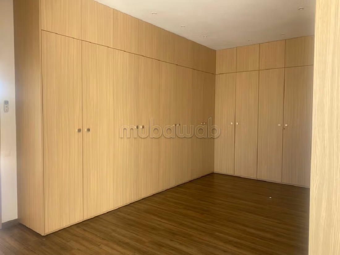 Villa neuve 4730m2 à souissi