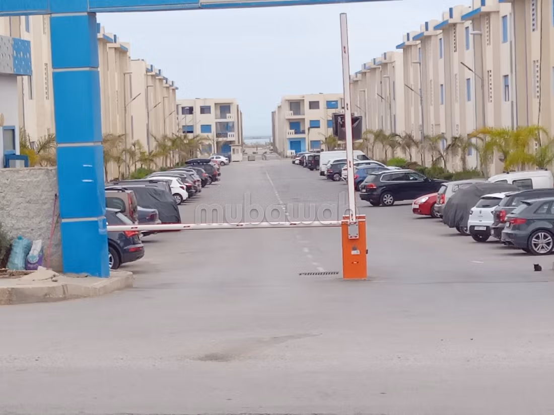 شقة رائعة للبيع بالمنصورية. 1 غرفة جيدة. صالة مغربية وصحن فضائي.