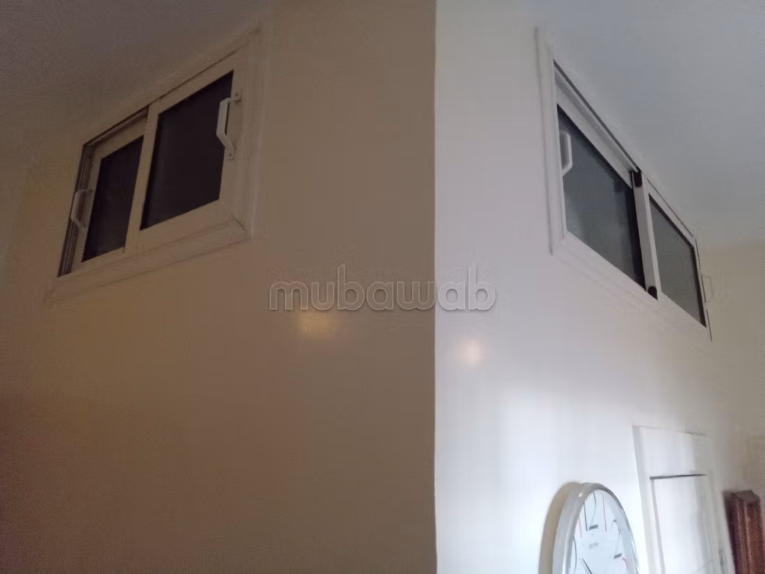 شقة رائعة للبيع بالمنصورية. 1 غرفة جيدة. صالة مغربية وصحن فضائي.