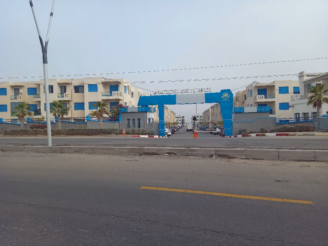 شقة رائعة للبيع بالمنصورية. 1 غرفة جيدة. صالة مغربية وصحن فضائي.