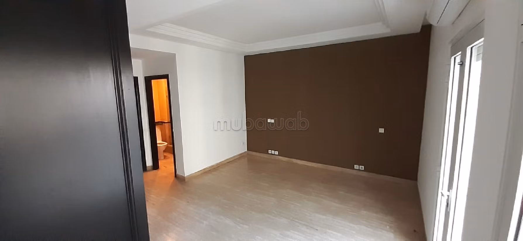 Bonito piso en venta en Gauthier. 3 habitaciones grandes. Ventanas con doble acristalamiento y puerta blindada. 