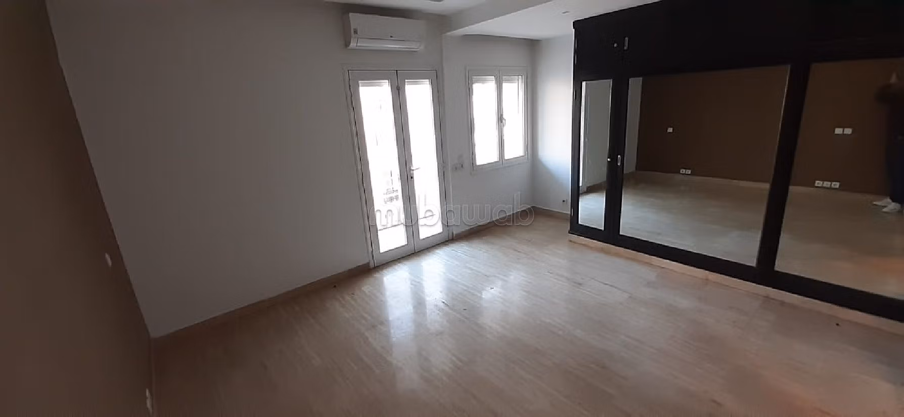 Bonito piso en venta en Gauthier. 3 habitaciones grandes. Ventanas con doble acristalamiento y puerta blindada. 