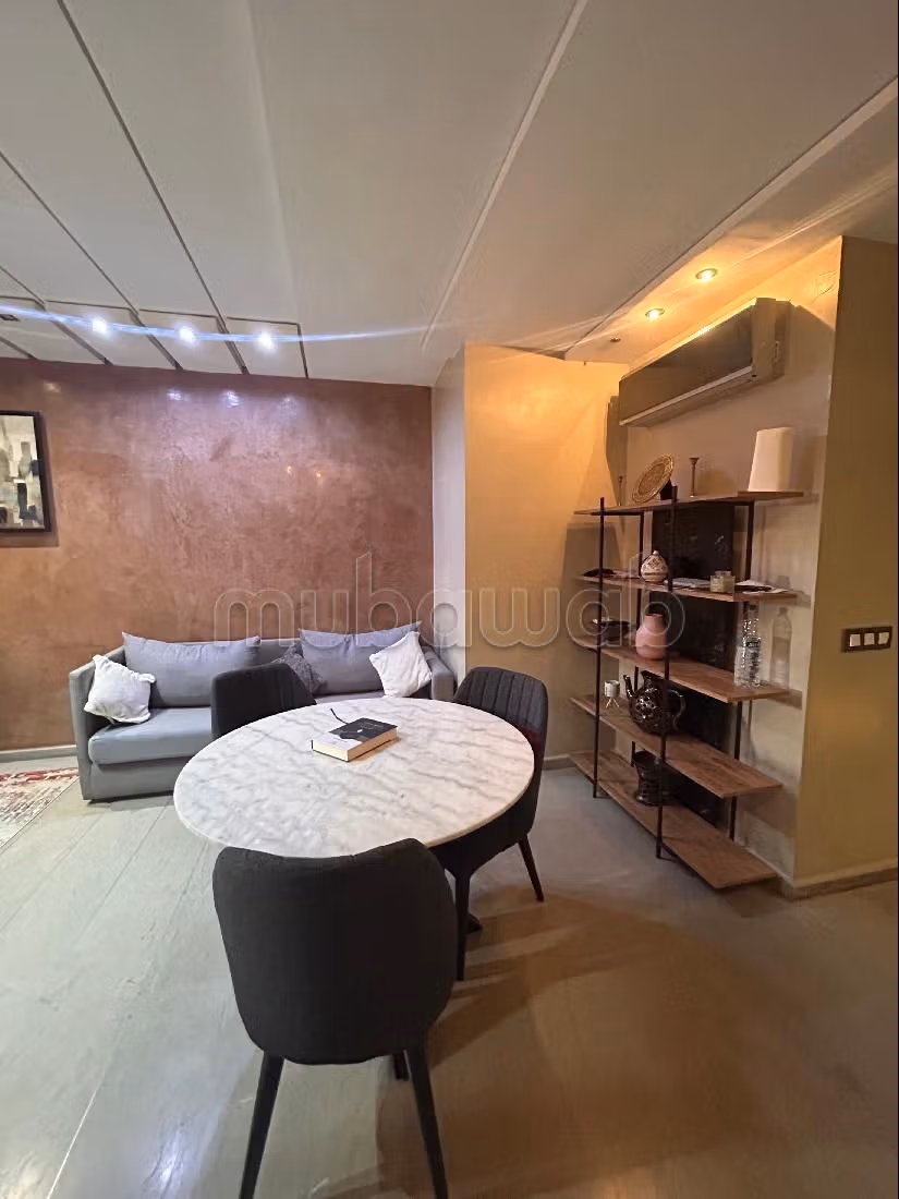 Louez cet appartement à Sania. Surface de 110 m². Bien meublé