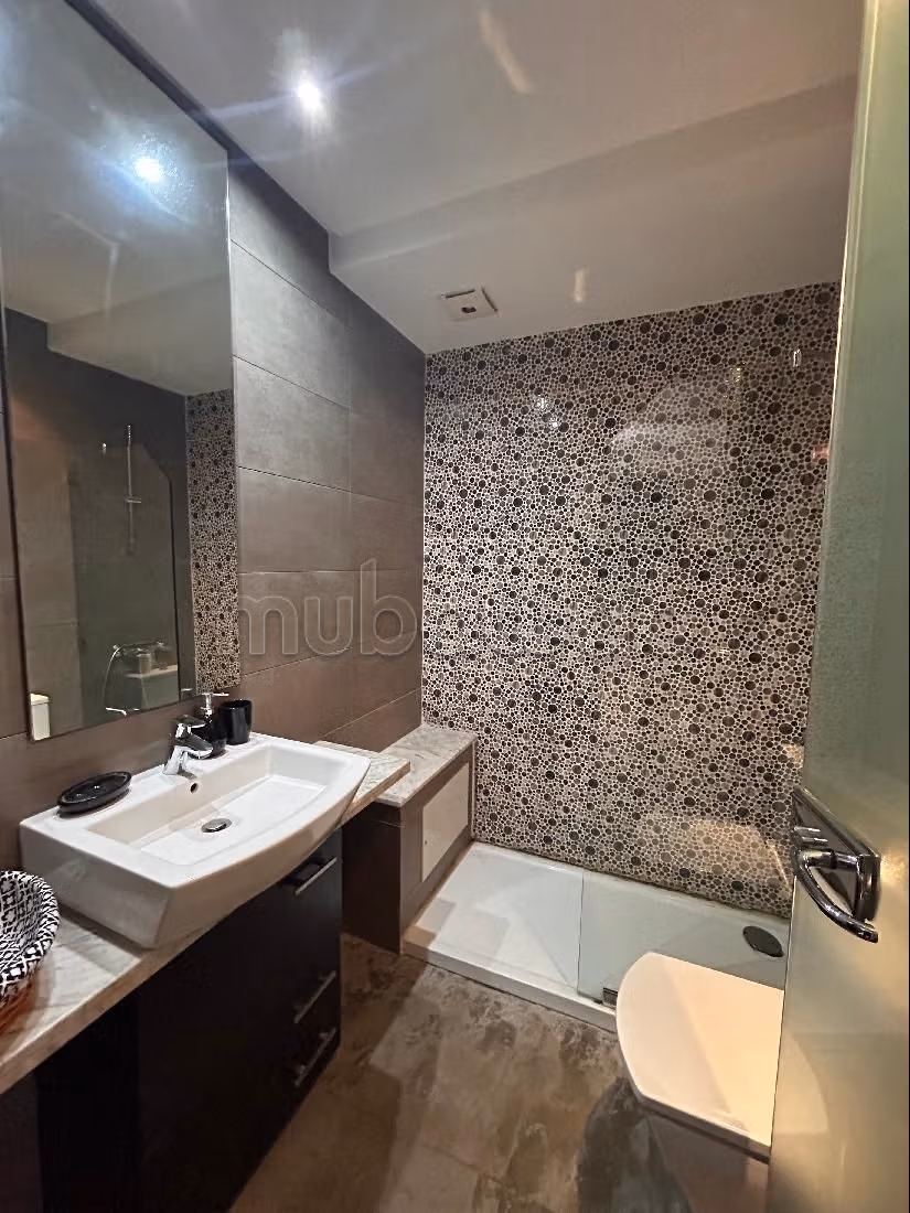 Louez cet appartement à Sania. Surface de 110 m². Bien meublé