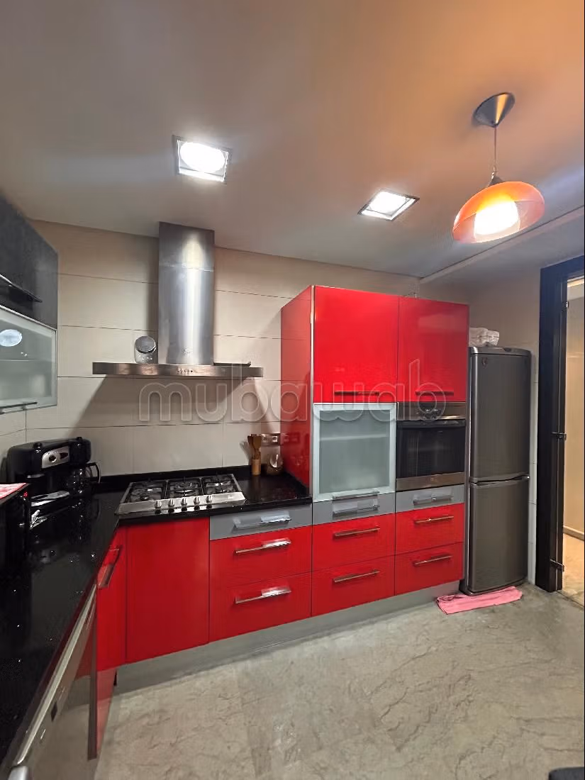 Louez cet appartement à Sania. Surface de 110 m². Bien meublé