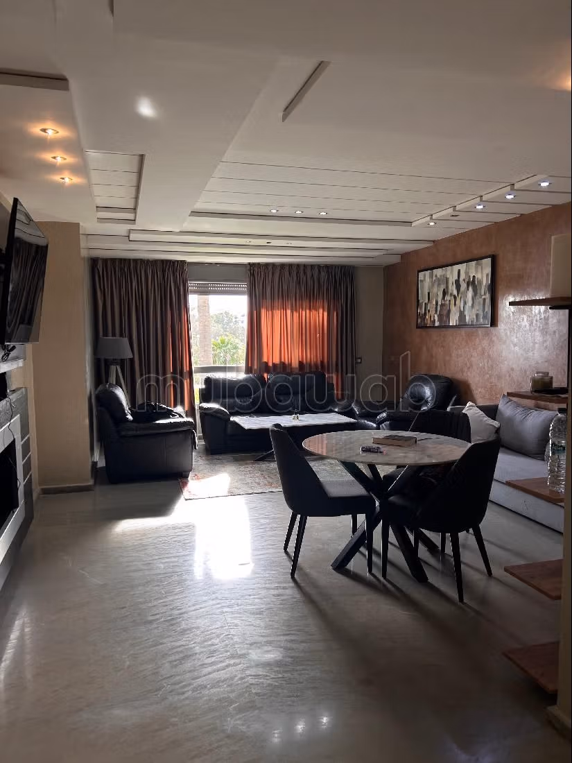 Louez cet appartement à Sania. Surface de 110 m². Bien meublé