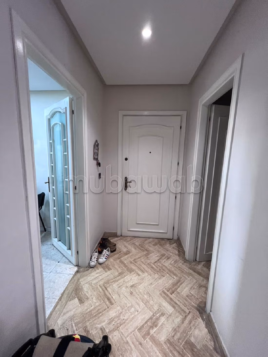 Se vende piso en Racine. 3 dormitorios. Chimenea funcional, servicio de conserjería. 