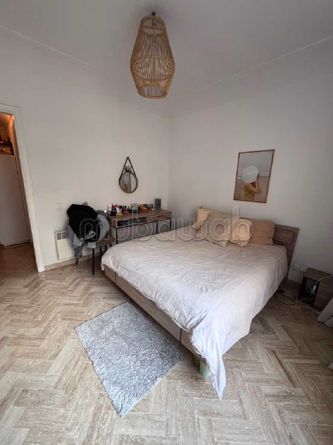 Se vende piso en Racine. 3 dormitorios. Chimenea funcional, servicio de conserjería. 