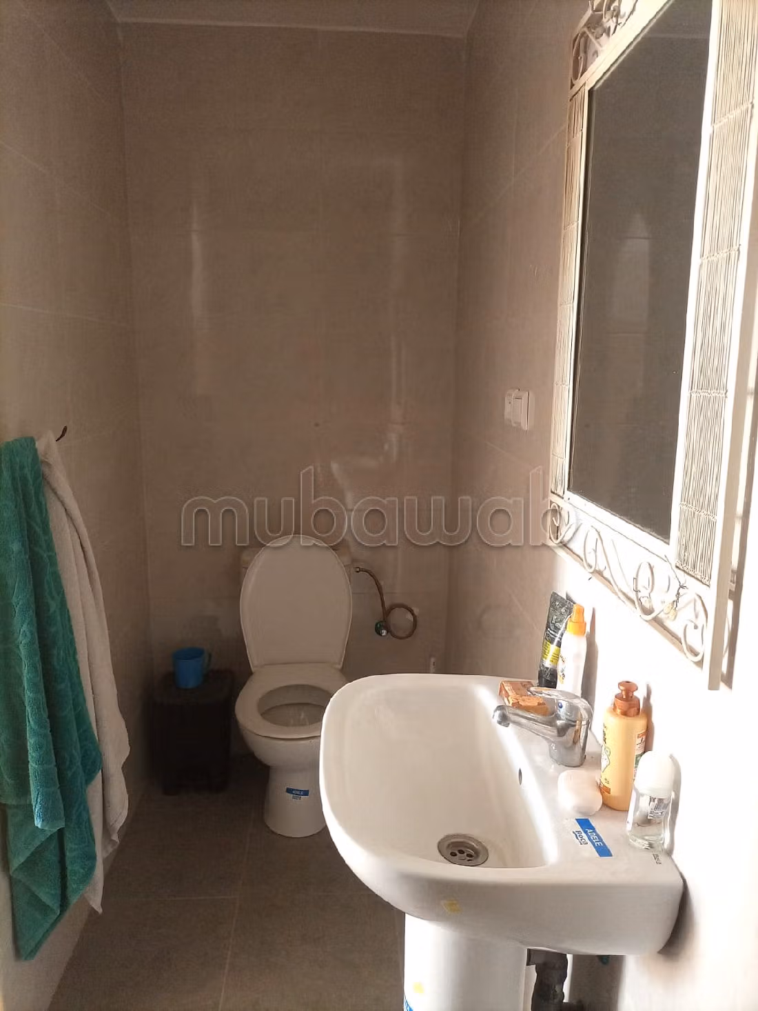 رياض للبيع ب أغفي. المساحة الإجمالية 2070 م². مدفئة مركزية وباب متين. 