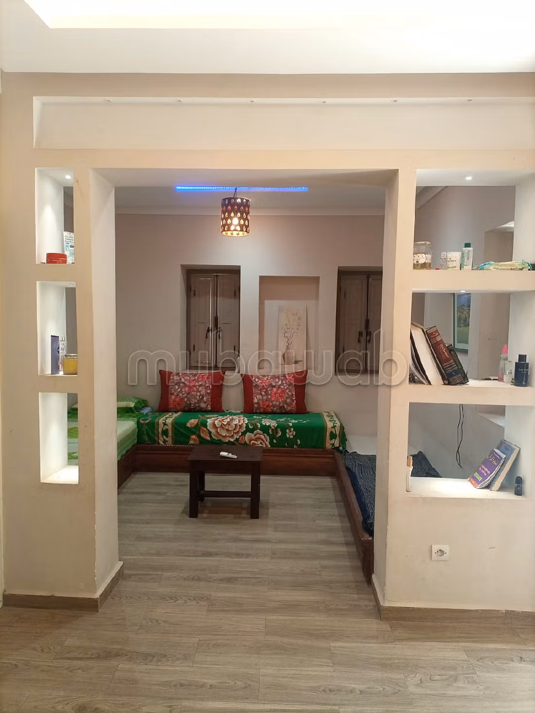 رياض للبيع ب أغفي. المساحة الإجمالية 2070 م². مدفئة مركزية وباب متين. 