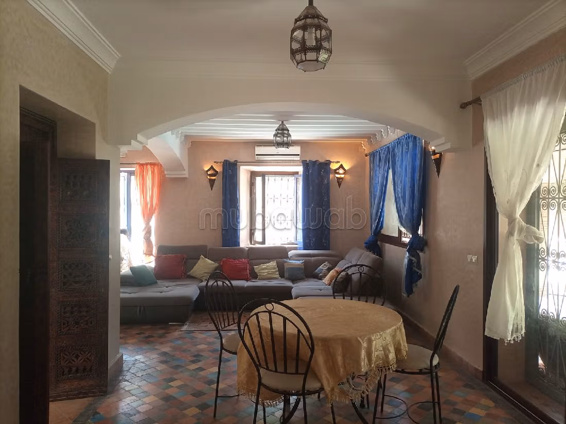 رياض للبيع ب أغفي. المساحة الإجمالية 2070 م². مدفئة مركزية وباب متين. 