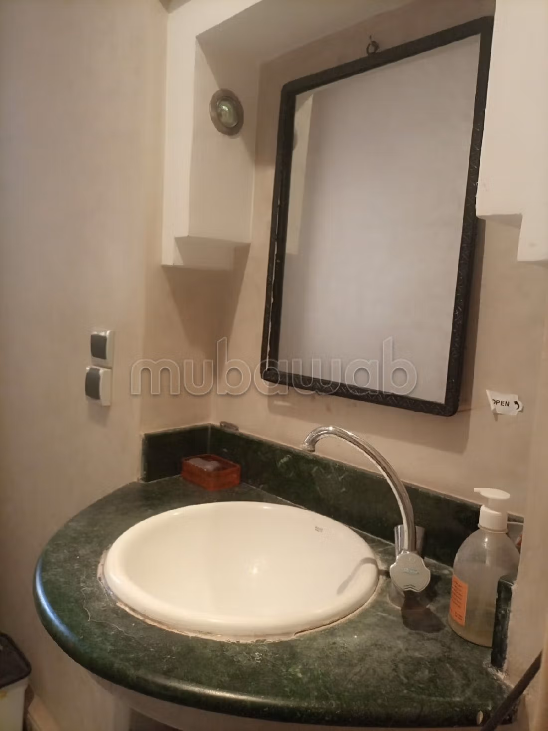 رياض للبيع ب أغفي. المساحة الإجمالية 2070 م². مدفئة مركزية وباب متين. 