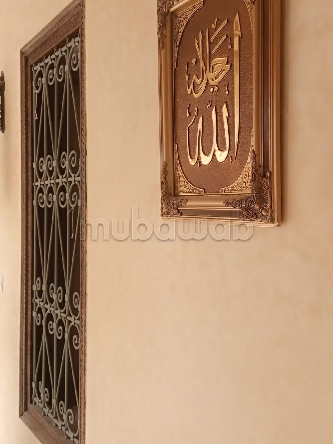 رياض للبيع ب أغفي. المساحة الإجمالية 2070 م². مدفئة مركزية وباب متين. 