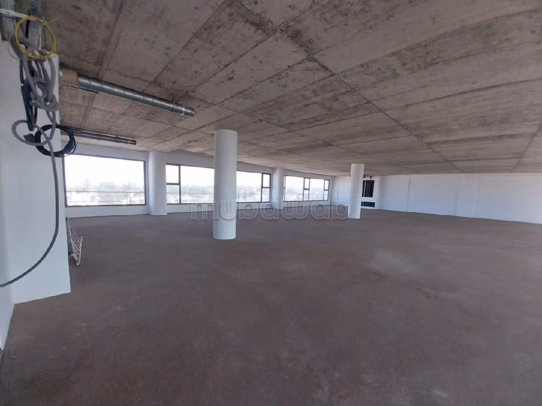 Oficinas en alquiler en Oasis. Pequeña superficie 808 m². Doble acristalamiento, aire condicionado central. 