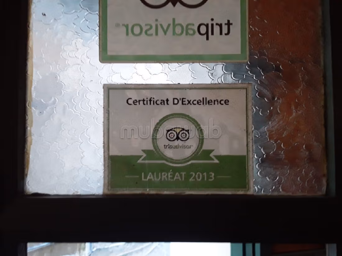 Oficinas y locales comerciales en venta en Medina. Gran superficie 140 m². Cocina equipada