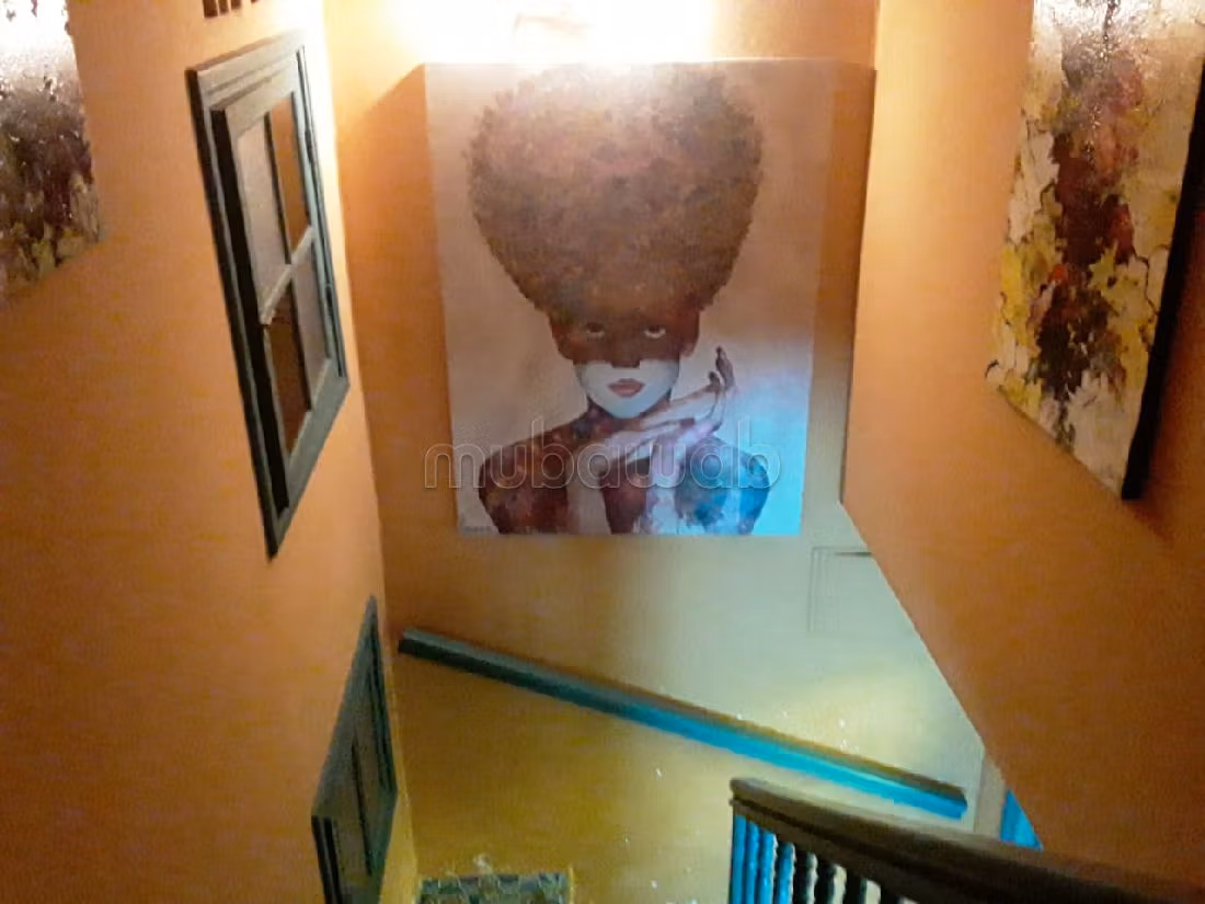 Oficinas y locales comerciales en venta en Medina. Gran superficie 140 m². Cocina equipada