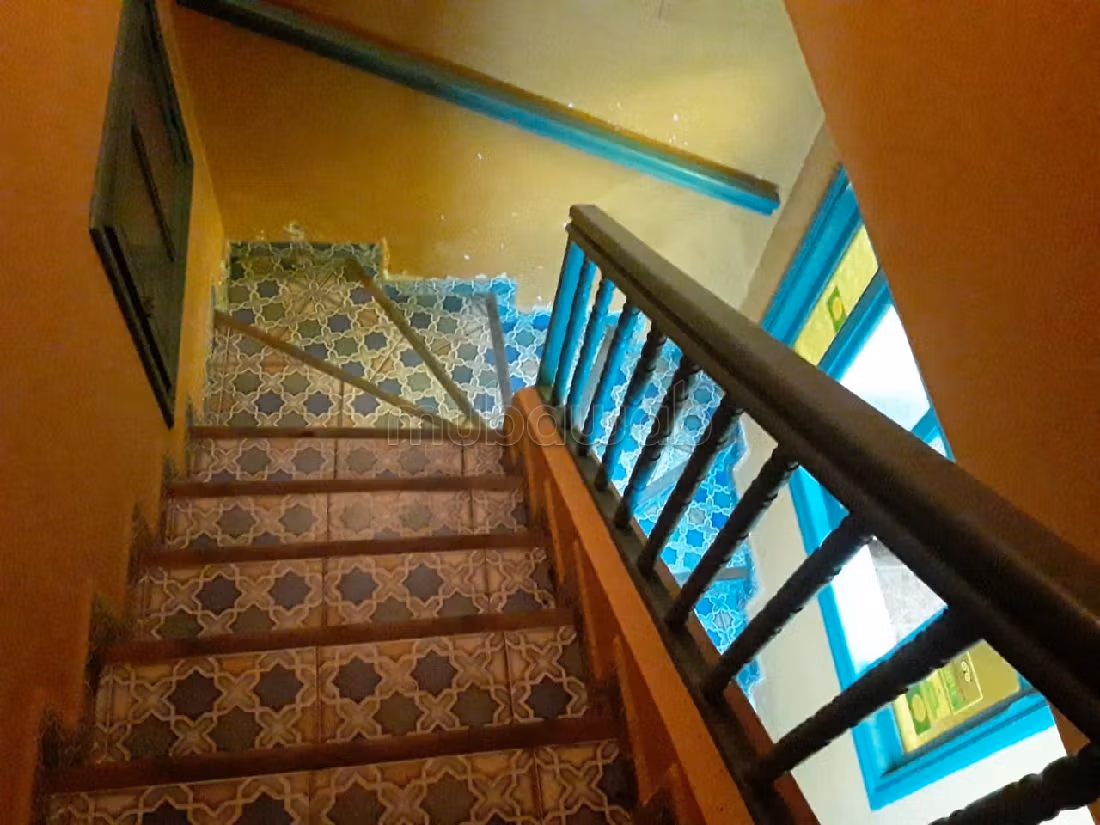 Oficinas y locales comerciales en venta en Medina. Gran superficie 140 m². Cocina equipada