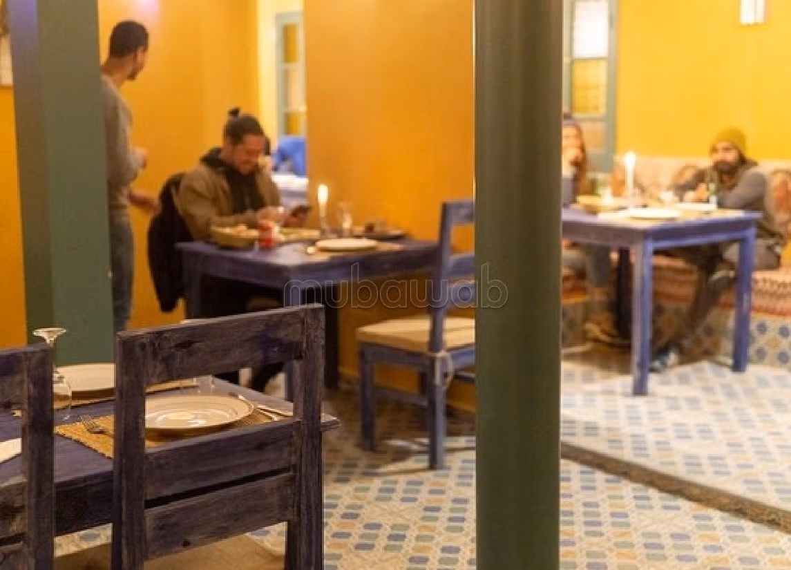 Oficinas y locales comerciales en venta en Medina. Gran superficie 140 m². Cocina equipada