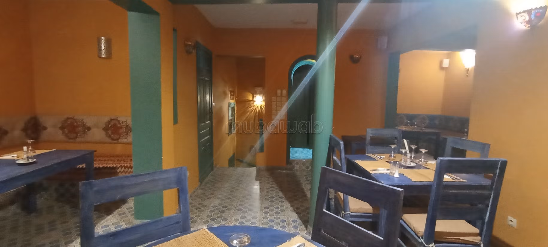 Oficinas y locales comerciales en venta en Medina. Gran superficie 140 m². Cocina equipada