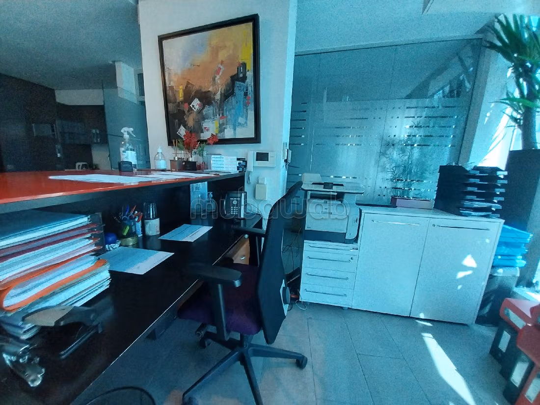 Offices for sale in Racine. Surface area 230 m². Secured door, Secured neighbourhood.