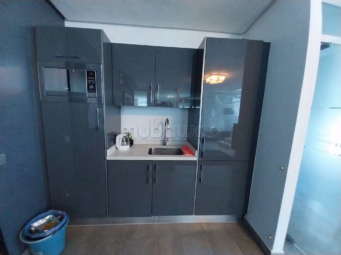 Nu te huur: kantoorruimte in Racine. Totale oppervlakte 220 m². Conciërgeservice en airconditioning.