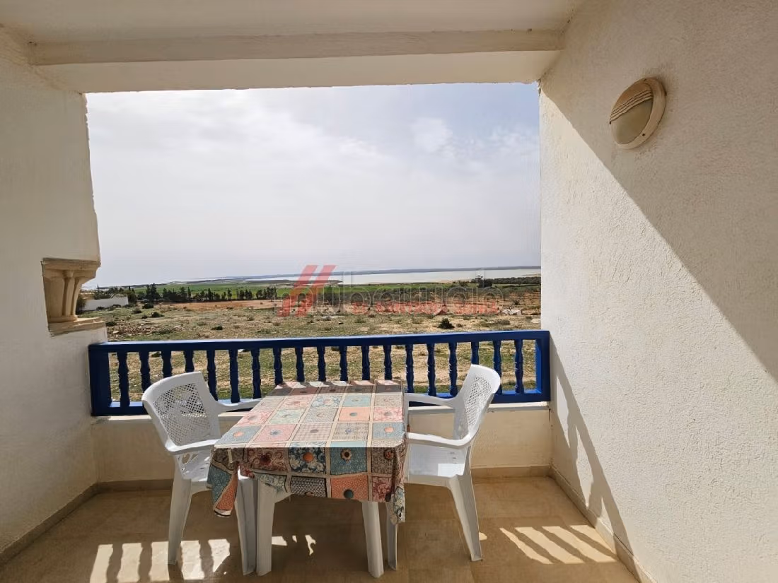 A vendre un s2 à hergla avec parking et cellier