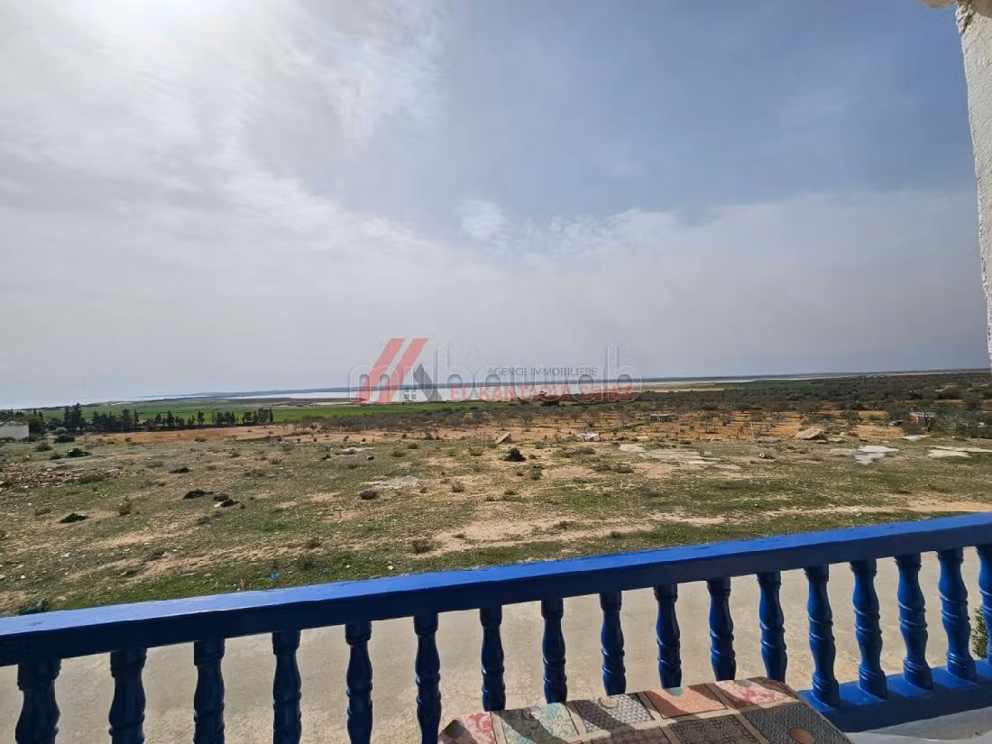 A vendre un s2 à hergla avec parking et cellier