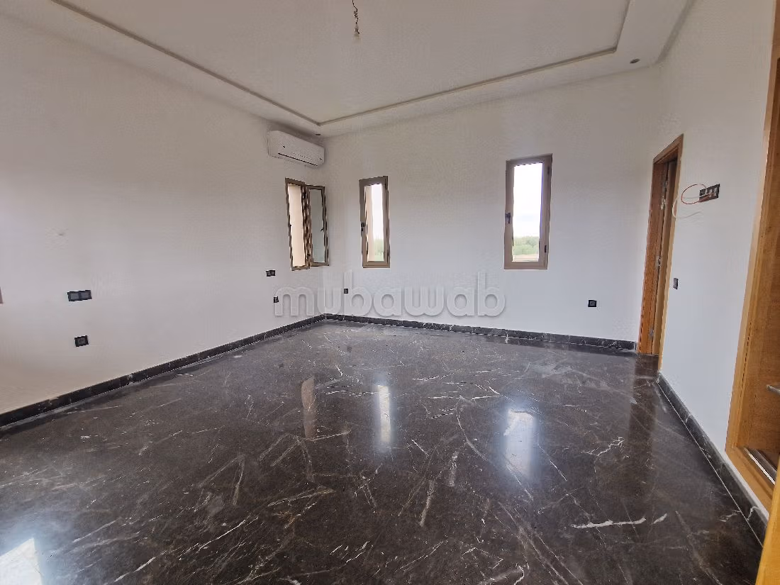 Luxury Villa for sale in Route de Fez. 5 lovely rooms. Large swimming pool, General air conditioning. 