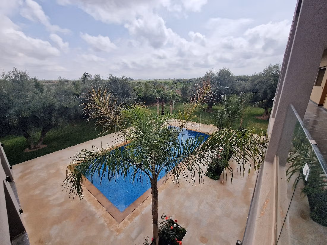 Luxury Villa for sale in Route de Fez. 5 lovely rooms. Large swimming pool, General air conditioning. 