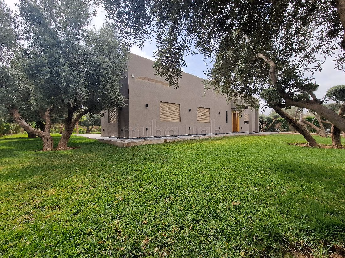 Luxury Villa for sale in Route de Fez. 5 lovely rooms. Large swimming pool, General air conditioning. 