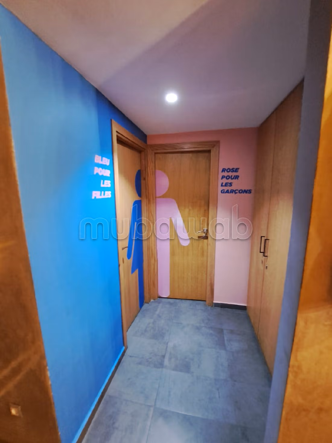 Offices for rent in Racine. Large area 500 m². Thermal insulation and soundproofing, Air conditioning installation. 