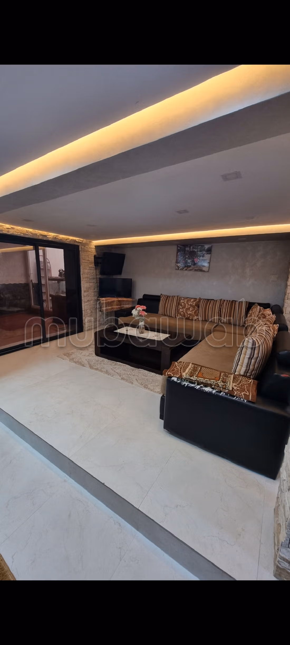 Kopen: villa's en luxe woningen in Bir Rami Est. 9 Ruimtes. Terras en garage