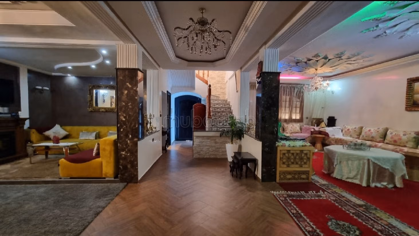 Kopen: villa's en luxe woningen in Bir Rami Est. 9 Ruimtes. Terras en garage