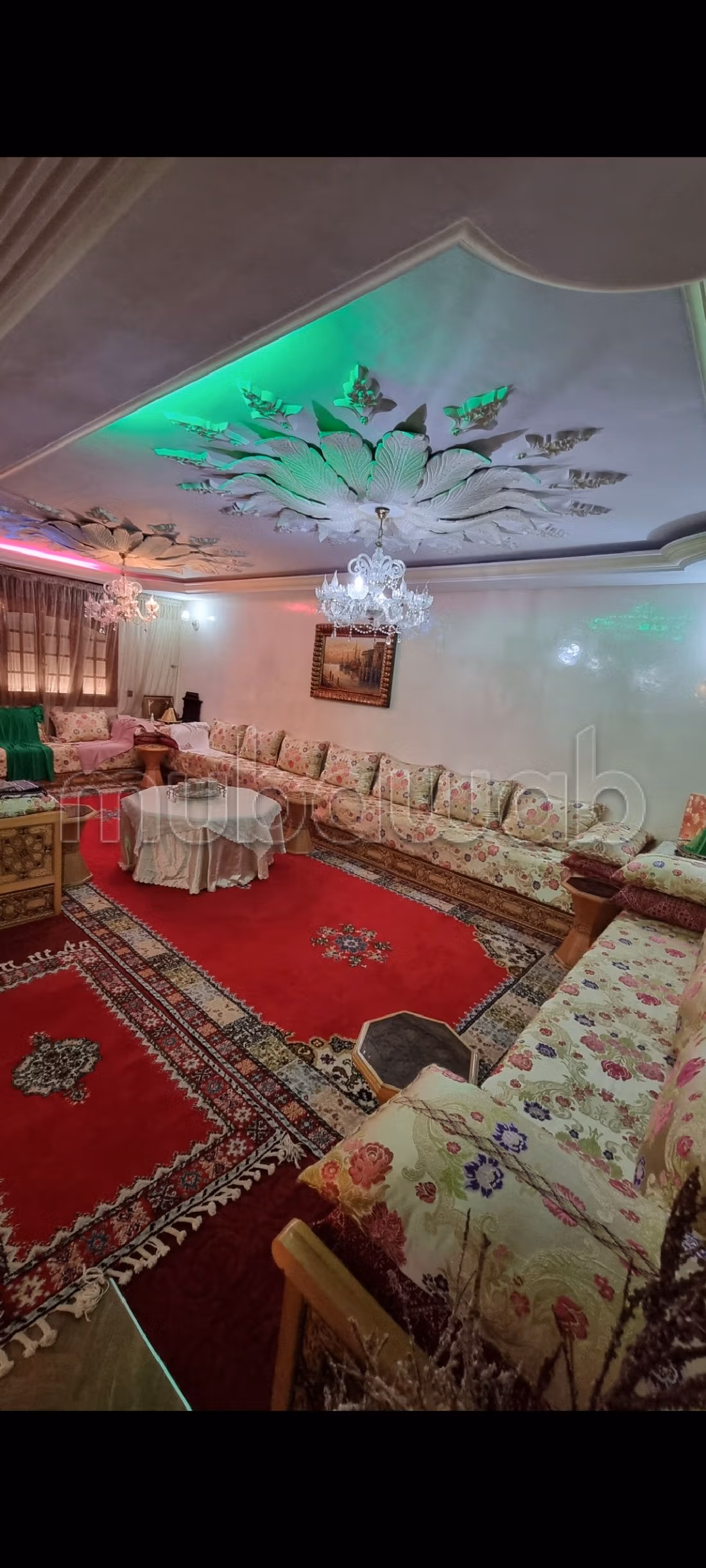 Kopen: villa's en luxe woningen in Bir Rami Est. 9 Ruimtes. Terras en garage