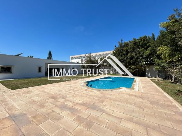 Splendid villa for sale in La Soukra. 6 rooms. Swimming pool and air conditioning