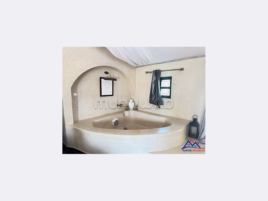 Nu kopen: villa's en luxe woningen in Route de l'Ourika. Oppervlakte 50000 m². Verkoelend zwembad