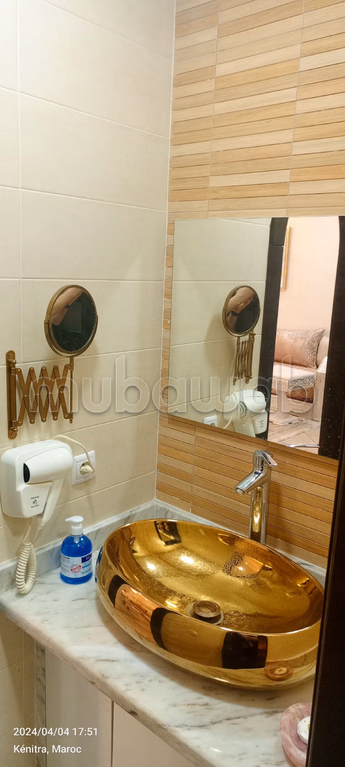 Rent this apartment in Mimosas. Area of 120 m². Furnishings.