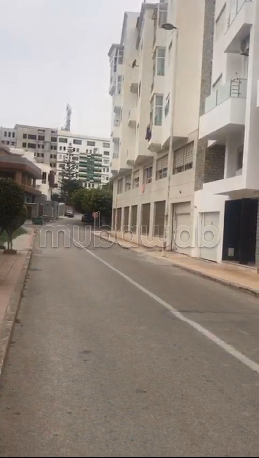 Nu huren: commercieel vastgoed in Wilaya. Totale oppervlakte 395 m². Verstevigde deur en beveiligingssysteem