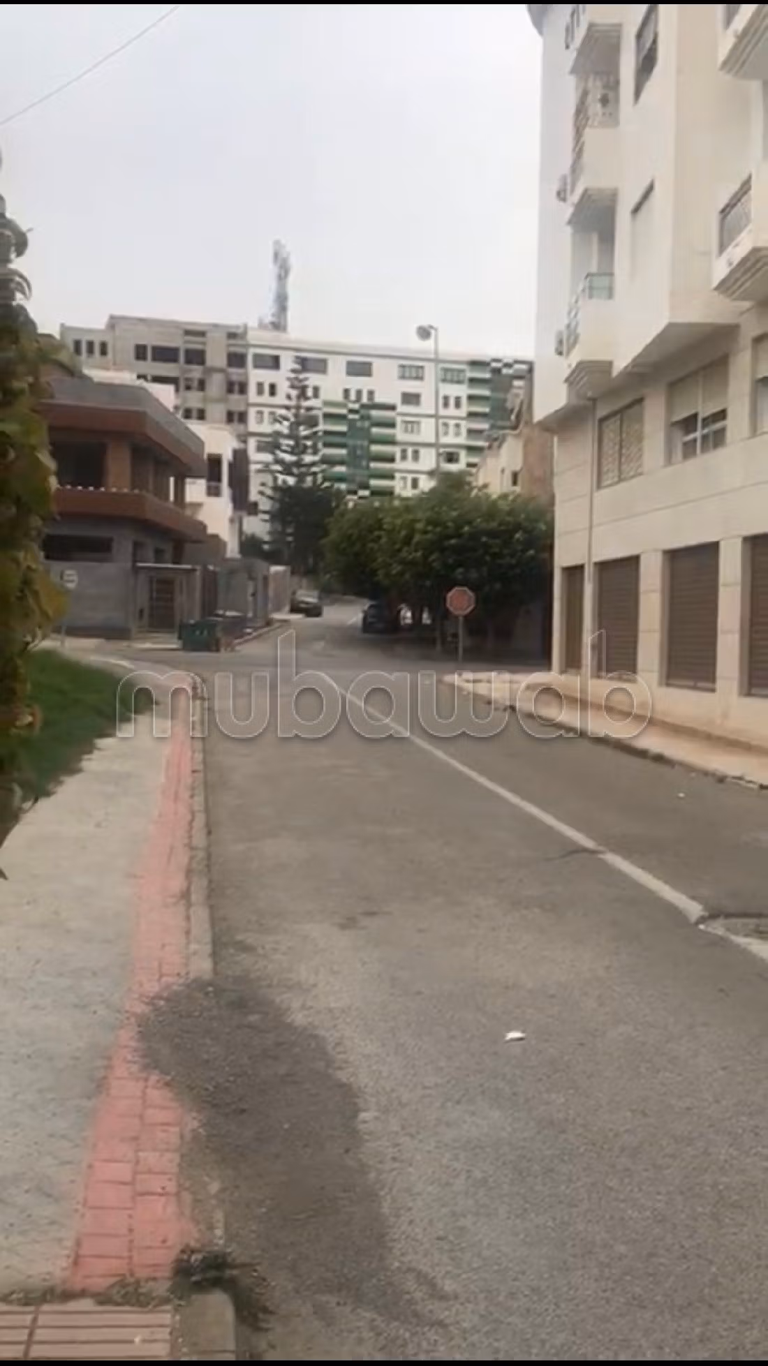 Nu huren: commercieel vastgoed in Wilaya. Totale oppervlakte 395 m². Verstevigde deur en beveiligingssysteem