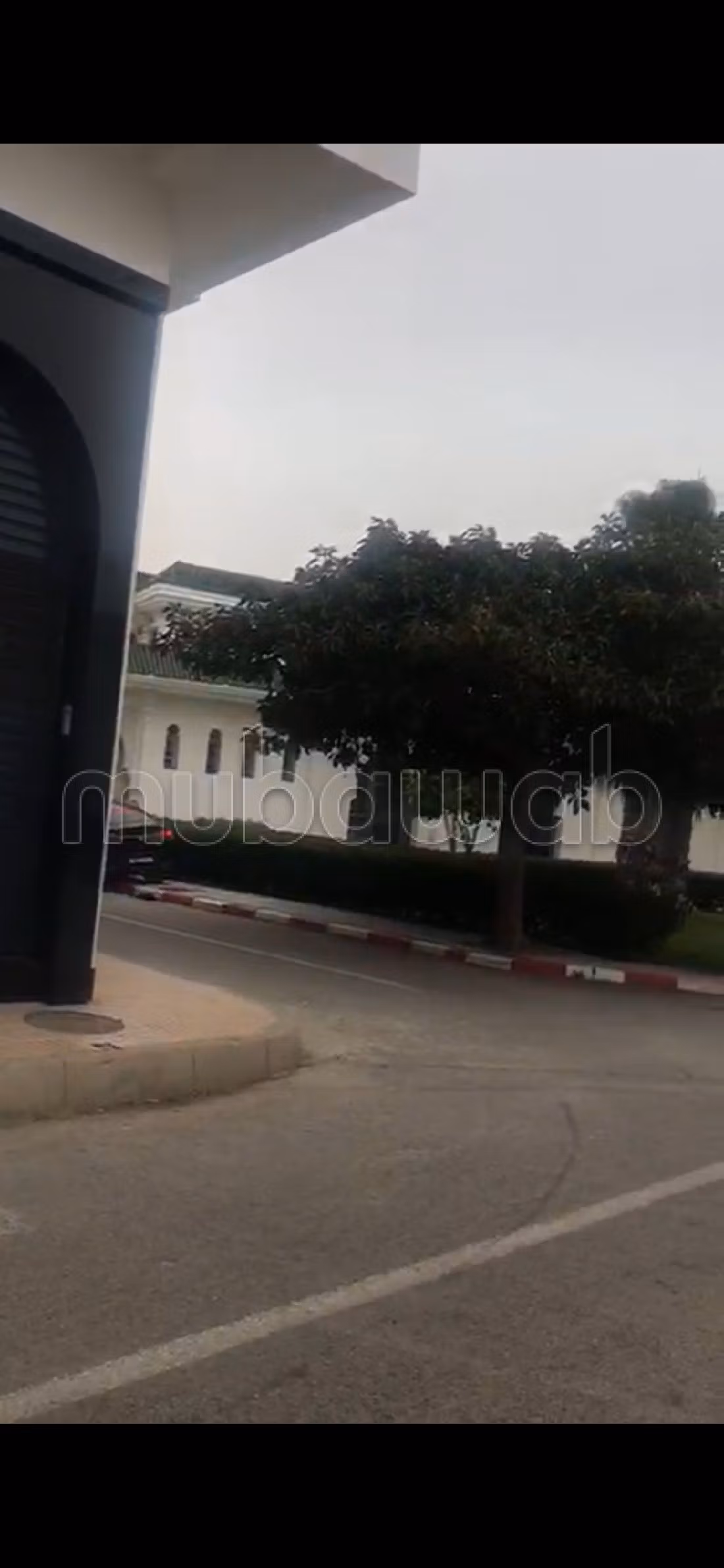 Nu huren: commercieel vastgoed in Wilaya. Totale oppervlakte 395 m². Verstevigde deur en beveiligingssysteem