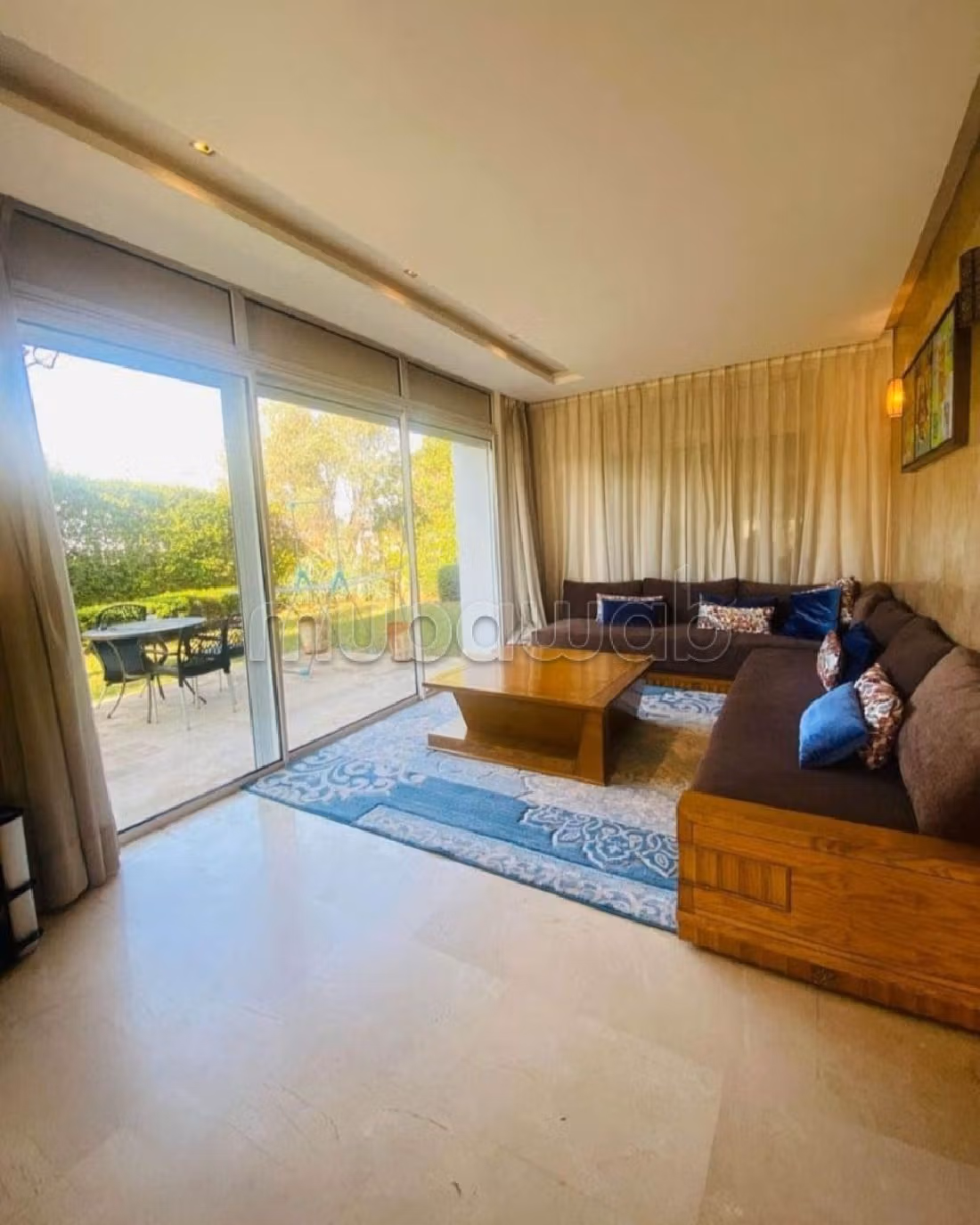 Belle villa vide à la ville verte