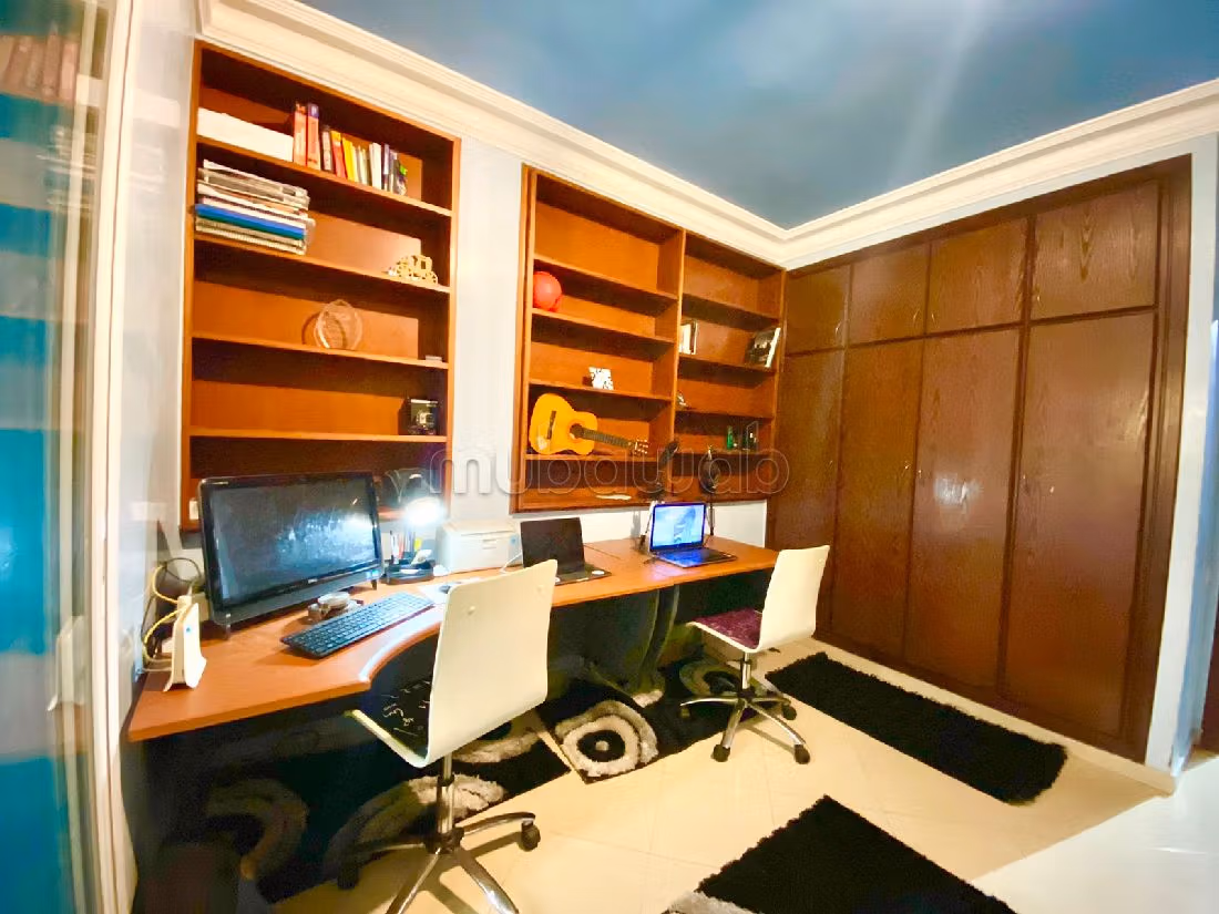 Beautiful apartment for sale in Hermitage. 5 beautiful rooms. Well furnished