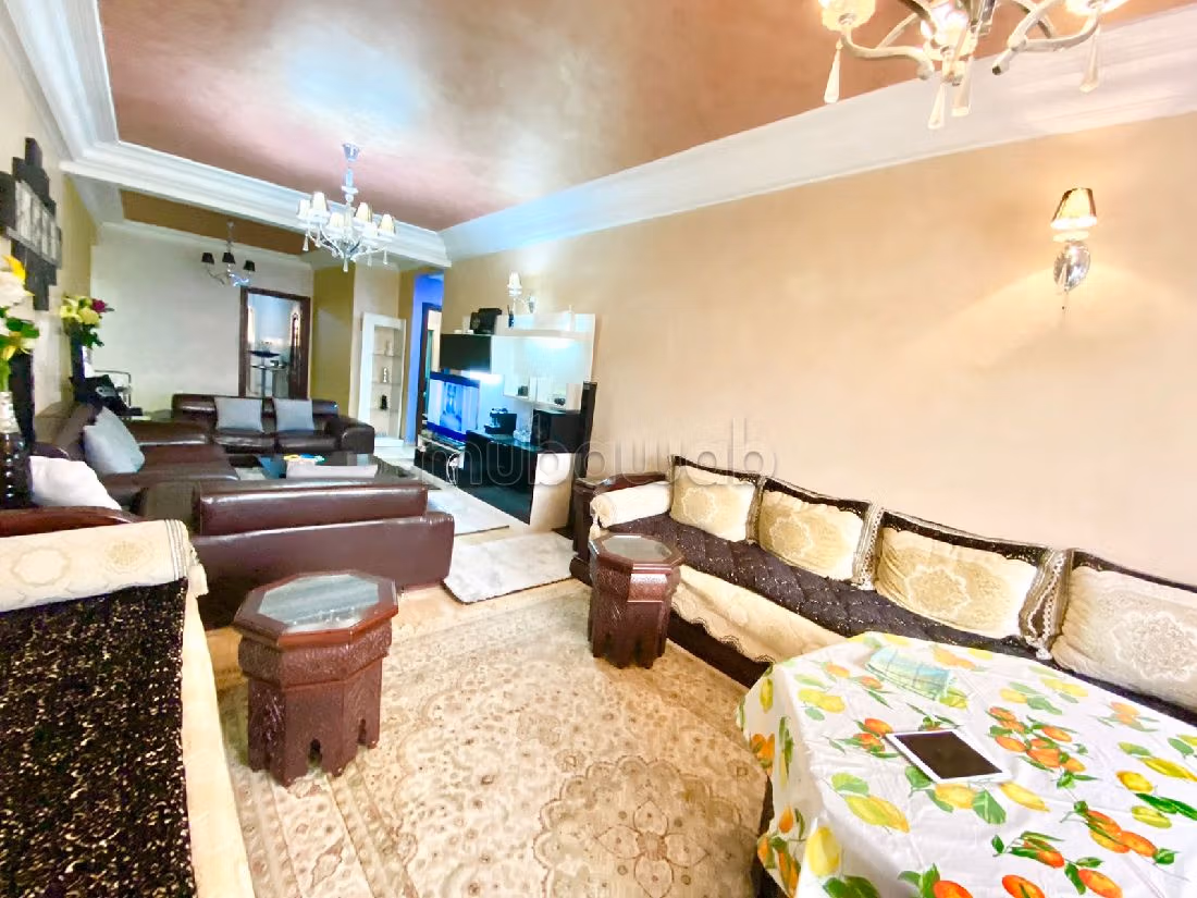 Beautiful apartment for sale in Hermitage. 5 beautiful rooms. Well furnished