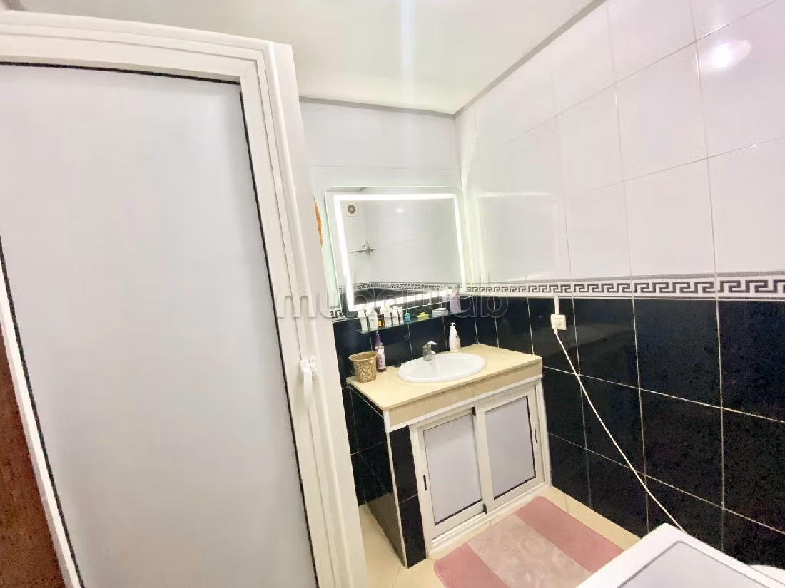 Beautiful apartment for sale in Hermitage. 5 beautiful rooms. Well furnished