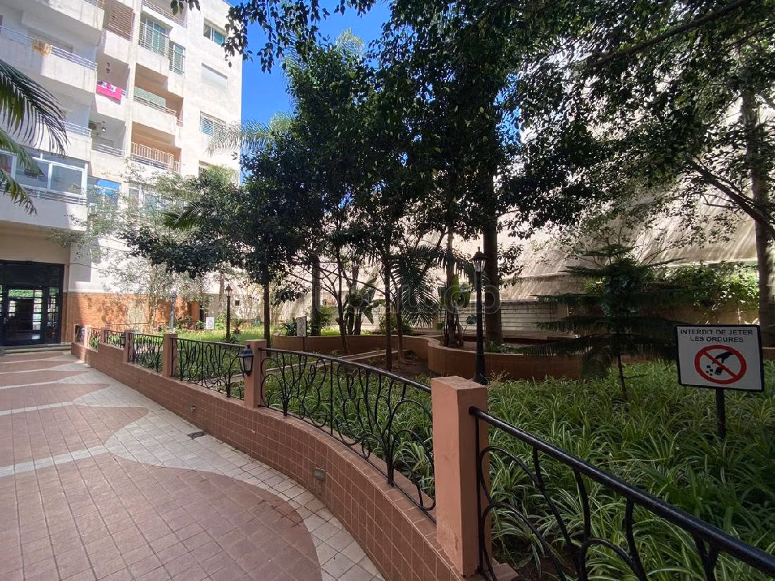 Beautiful apartment for sale in Hermitage. 5 beautiful rooms. Well furnished