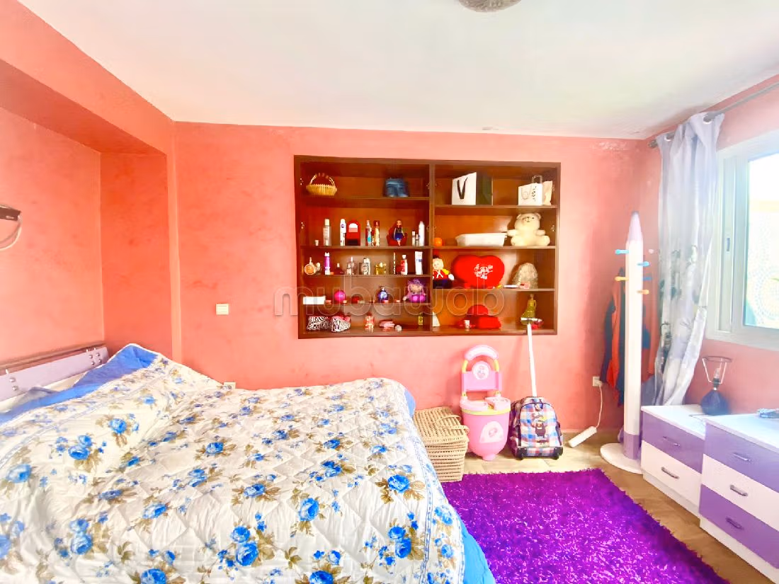 Beautiful apartment for sale in Hermitage. 5 beautiful rooms. Well furnished