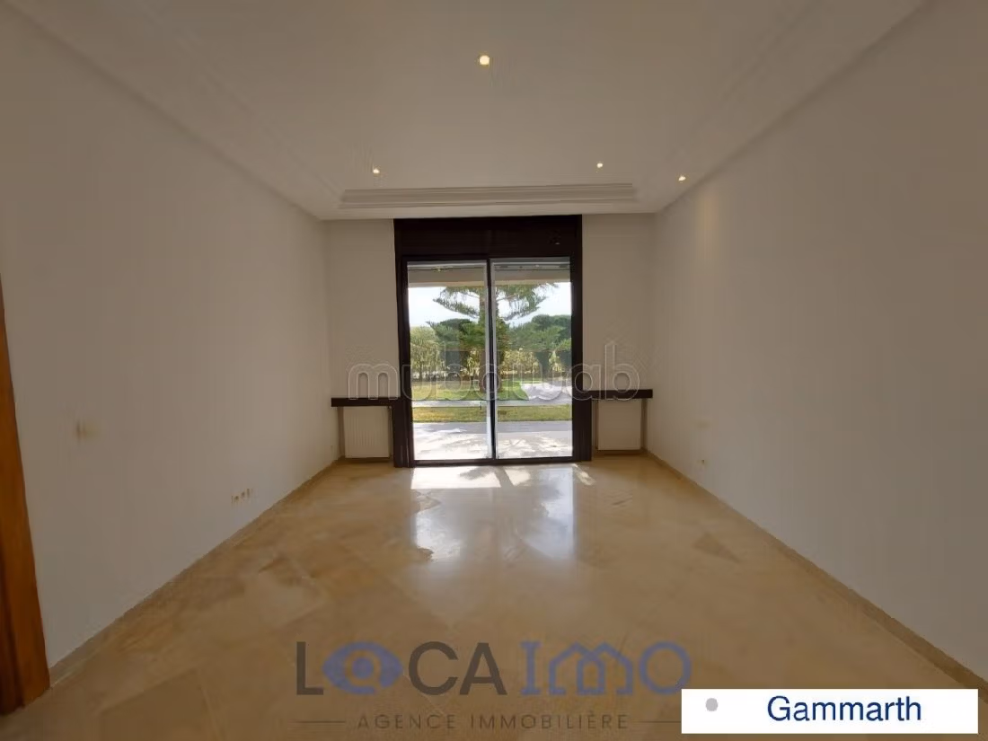 A louer une villa en S4 avec piscine à Gammarth