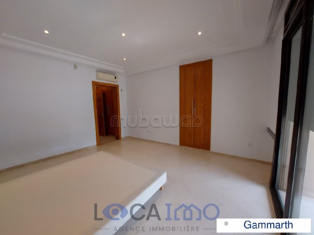 A louer une villa en S4 avec piscine à Gammarth