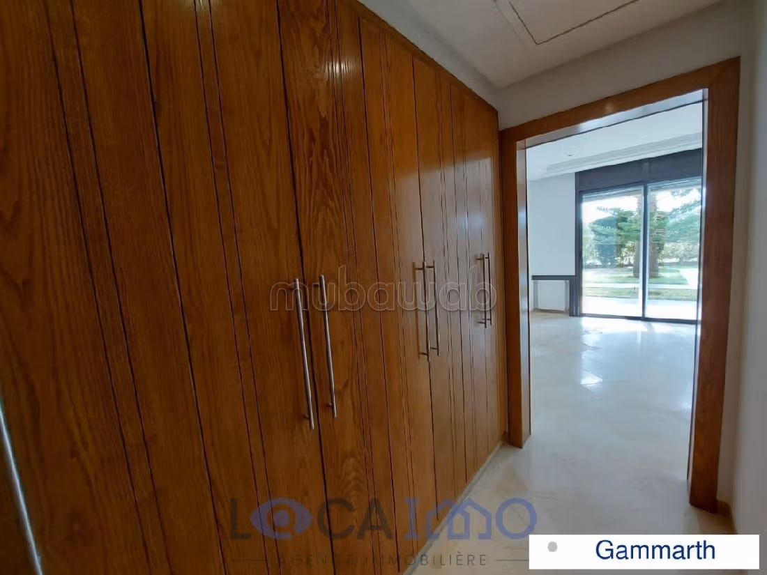 A louer une villa en S4 avec piscine à Gammarth
