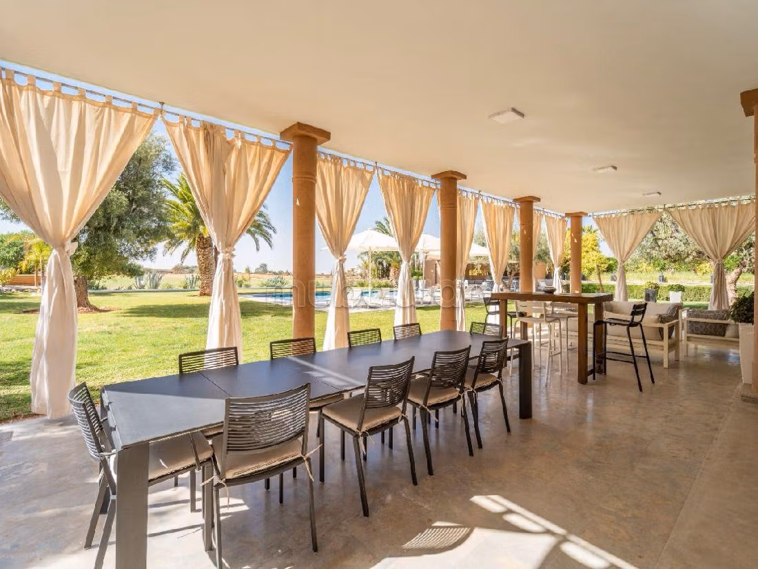 فيلا فاخرة للبيع بطريق امزميز. 7 قطع مريحة. مفروشة. 